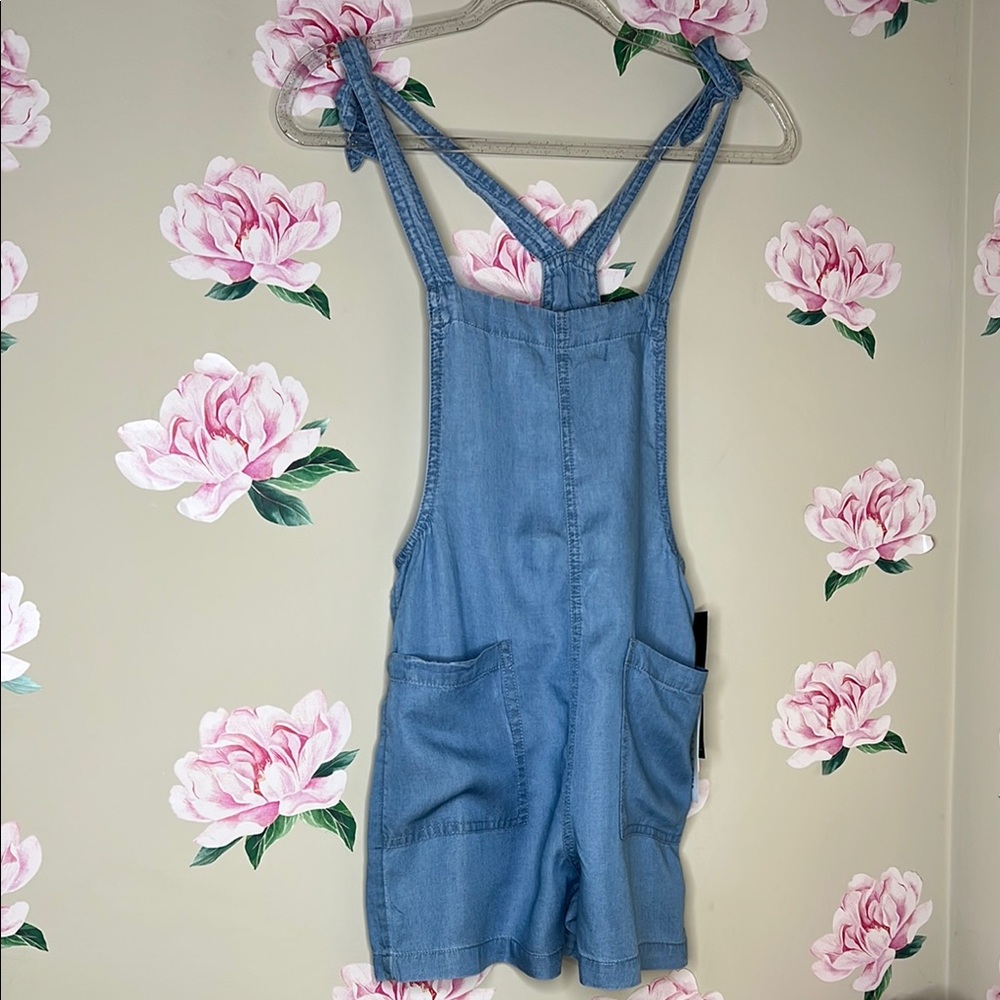 Celebrity * Pink Denim Blue Short Overalls with Pockets. W-4